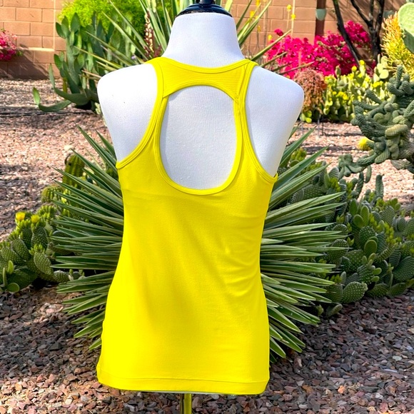 NIKE ATHLETIC TOP - Picture 2 of 3